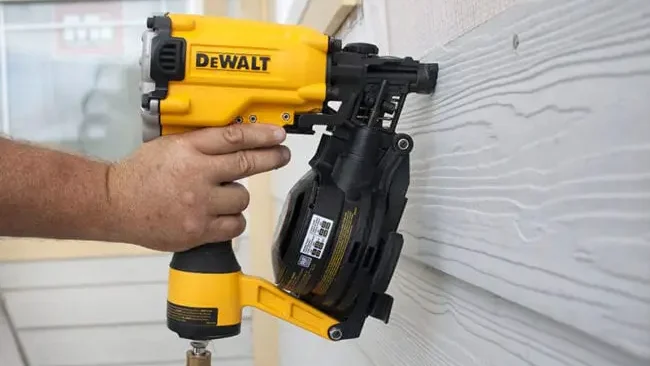 Pistola de clavos DEWALT DW45RNR
