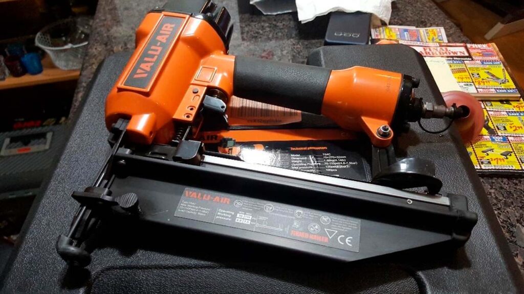 Pistola de Finish Valu-Air T64C