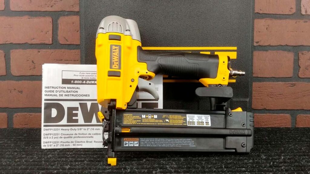 Pistola para brading DeWalt DWFP12231